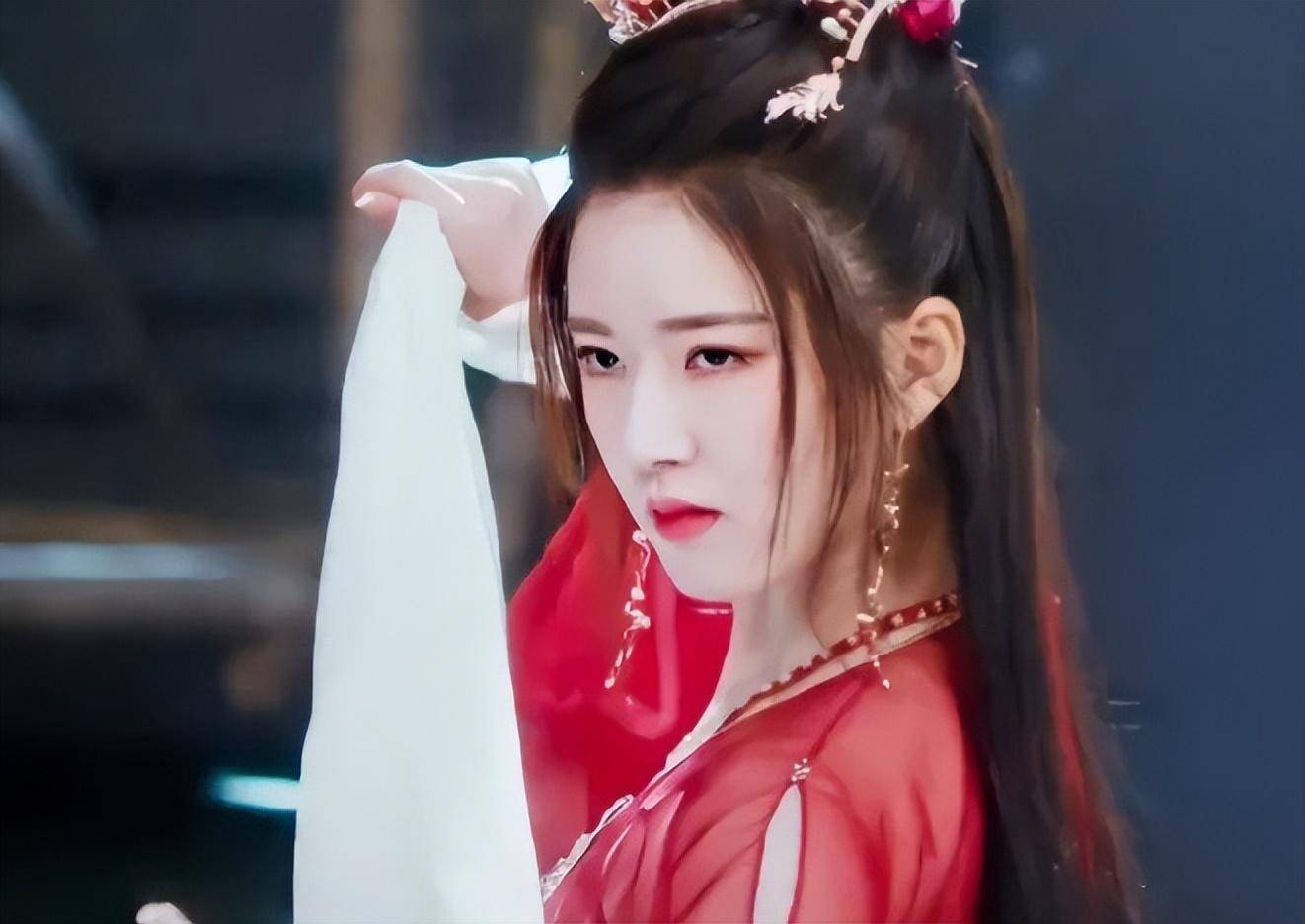 原创与凤行一出场就把所有人看呆她才是古装片头牌该有的样子