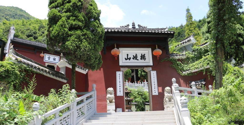 寺",名字虽叫做"普通",但严格地说起来,这里也可以说是杨歧宗的祖庭