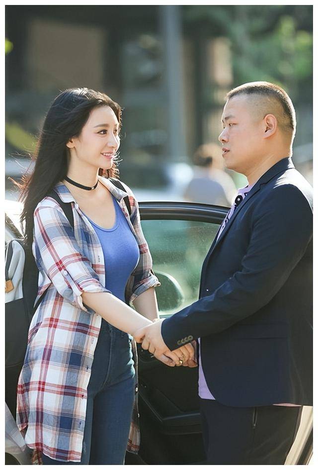 童颜女神柳岩:身材引发出道风波,岁月下的现状如何?