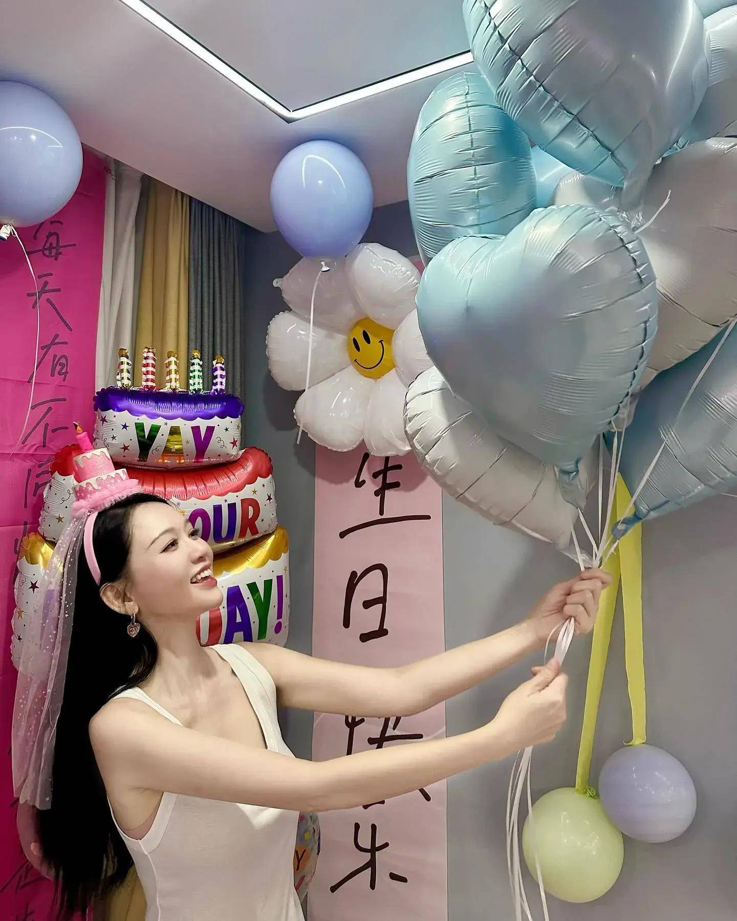 陈乔恩晒照庆祝45岁生日身材纤细苗条少女感十足瘦出新高度