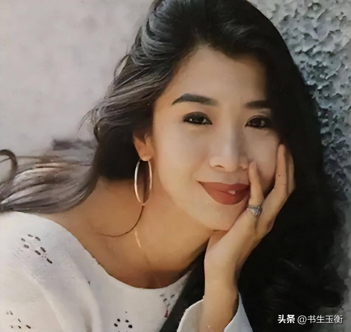 "三级艳后"曾拒绝成龙,如今61岁胖到220斤,依旧美到撩人心弦_吴佳丽