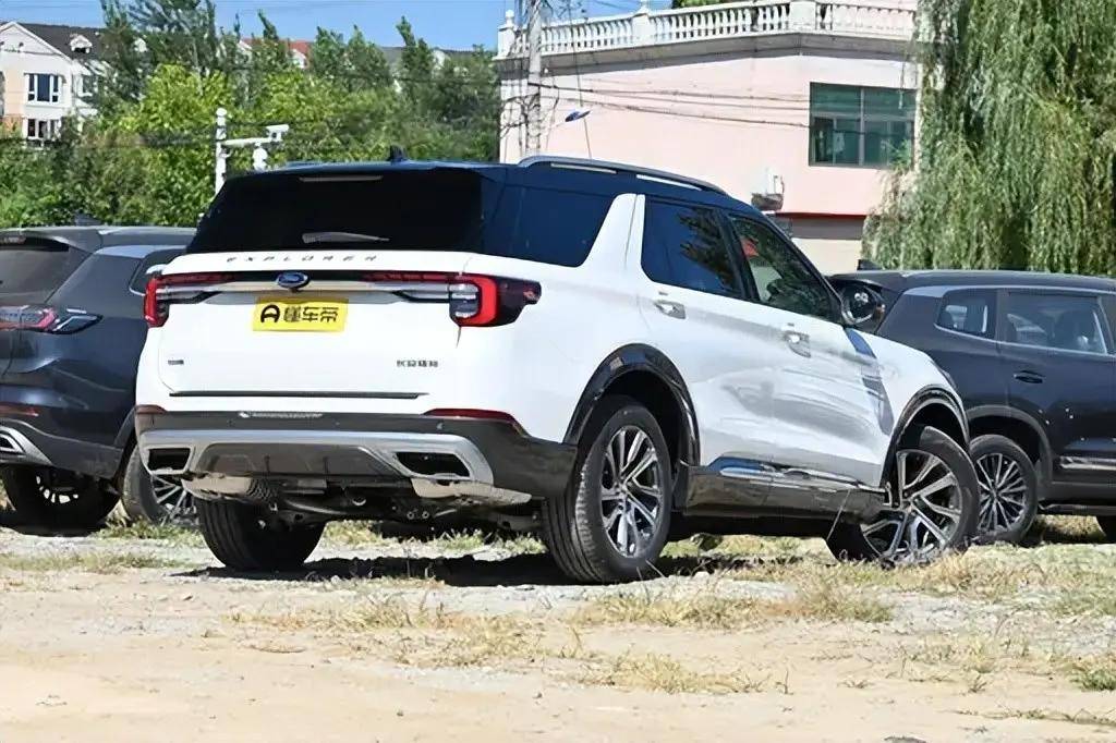 长安福特探险者赤金版上市,定位中大型suv,售价38.