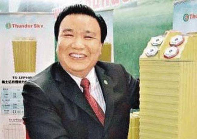 电池大王钟馨稼捐给美国一千万后说中国穷与他无关现已破产