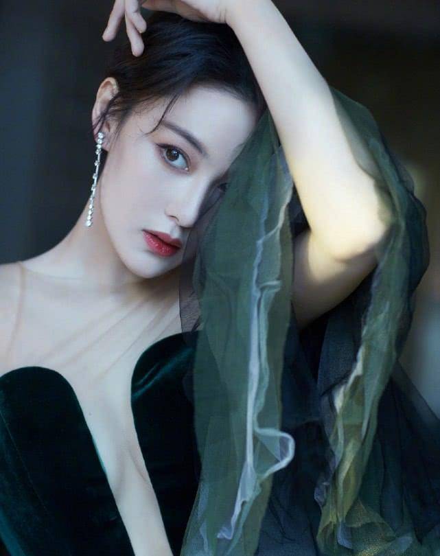 张馨予彻底放飞自我直接晒出自己3位数体重一个月胖了10斤