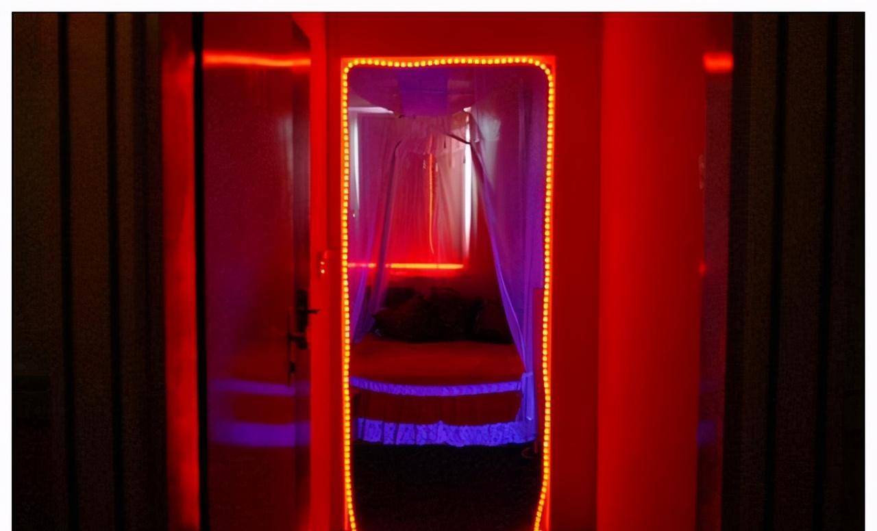 对此,德国《世界报》曾写道:任何想要揭开法兰克福红灯区神秘面纱的人