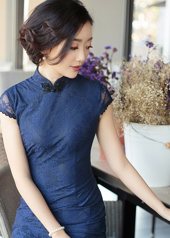 优雅的蕾丝旗袍今夏打造浪漫性感的名媛范