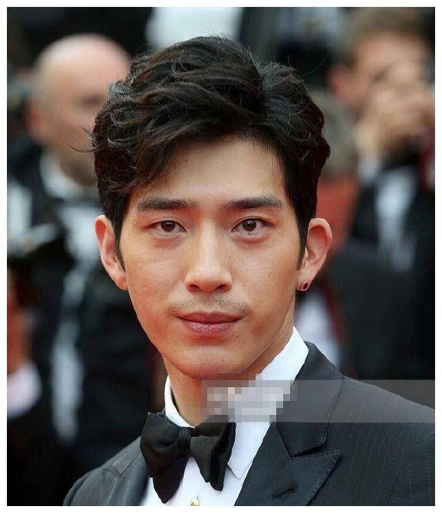 明星修图风波:真假之间探寻,如何面对涌动的粉丝情感?