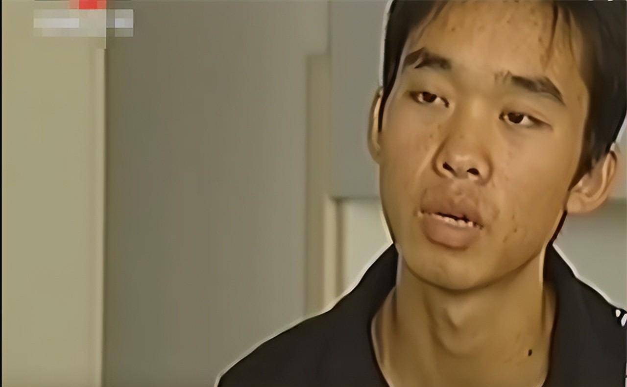 去救我哥吧,我这么严重,有这个钱你给我买点好吃的,咱们就这样散伙吧