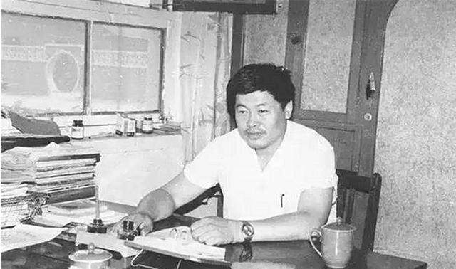 原创山东隐形首富张士平给16万员工盖房自己用200元手机