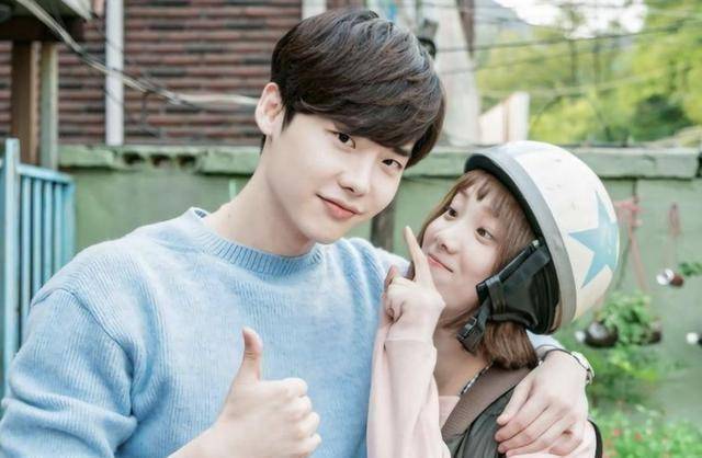 提到李钟硕的圈内好友,许多人首先联想到的不外乎就是金宇彬或尹均相