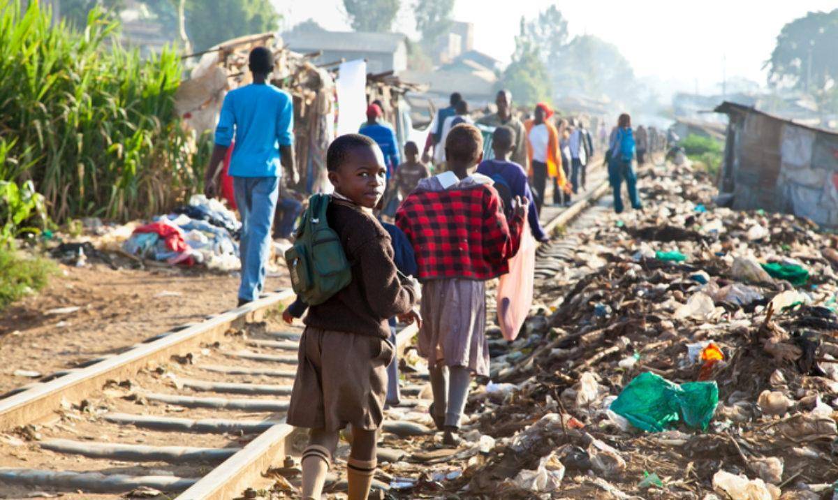 末日之城非洲肯尼亚靠吸食胶水续命航天燃油也能嗨上天
