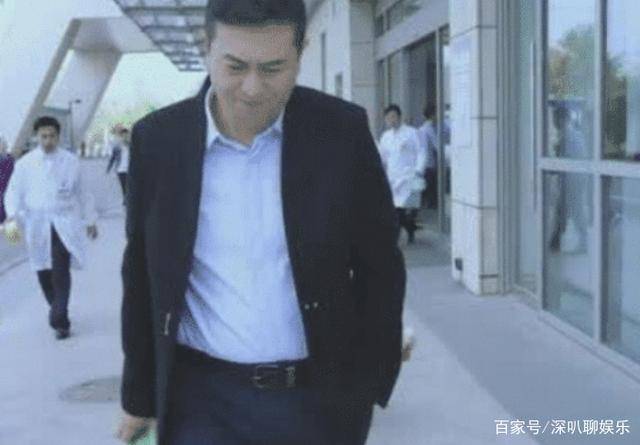 原创张嘉译我头发也剃了合同也签了他却把我给换了这不是欺负人嘛