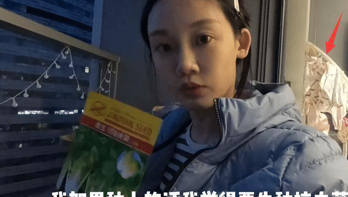 苗苗再晒豪宅细节2岁女儿婴儿车放门口郑恺还有懒人沙发