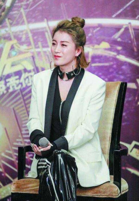 她才是人生赢家,参加"中国好声音"未夺冠,却嫁给爱奇艺副总裁_李嘉格