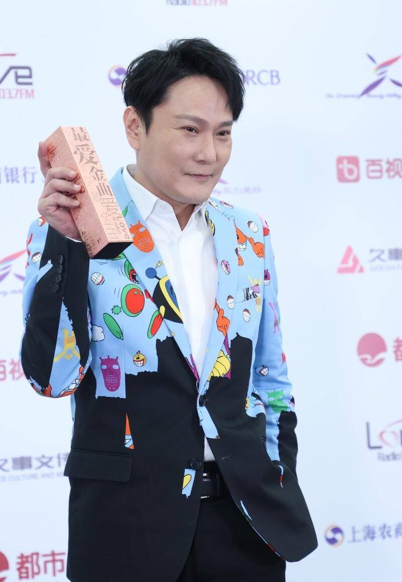 情歌王子张信哲如今也成了中年大叔