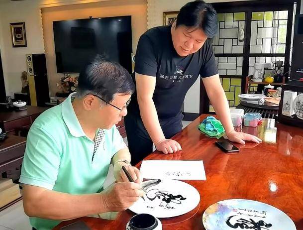 东方龙五谷酒漂香世界东方龙书法价值56万惊艳全球