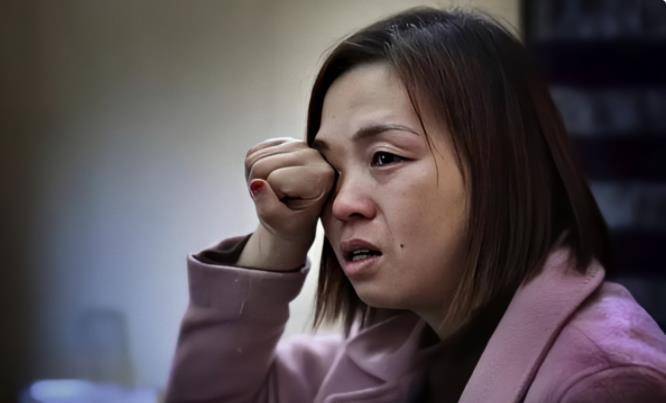 王娜娜在家人的陪同下找过周口职业学院,但是对方以相关人员已经离职
