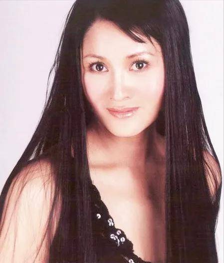 原创原创19年前张钰递20盘录像带踢爆娱乐圈黑幕涉及31名导演