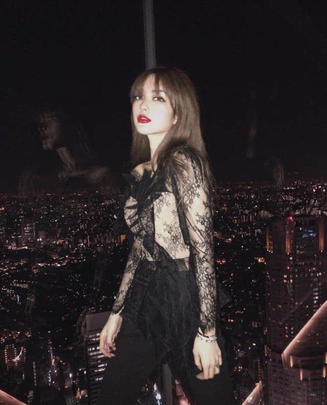 原创周扬清素颜被指撞脸lisa长胖五斤依旧自信巧用高光变成小v脸