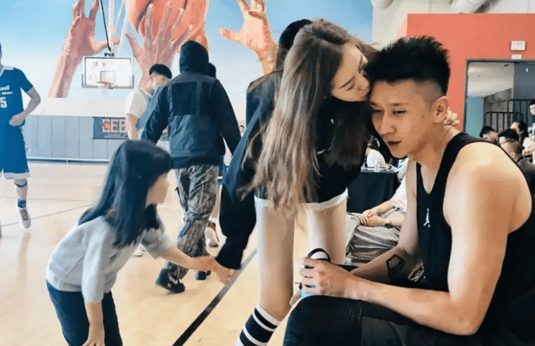 然而,2020年孙悦的婚内出轨事件曝光后,这一切美好似乎都变了调.