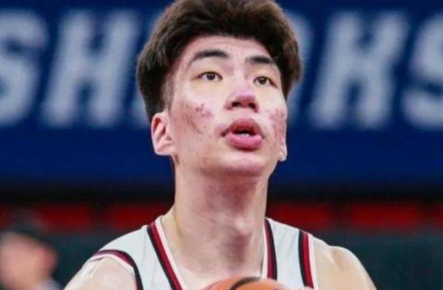 余嘉豪积极寻求挑战,呼唤更多英才_球员_内线_赛季