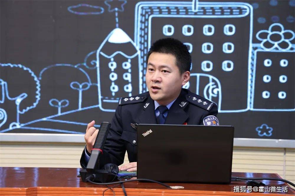 霍山县第五届青少年法治宣传走进霍山文峰学校
