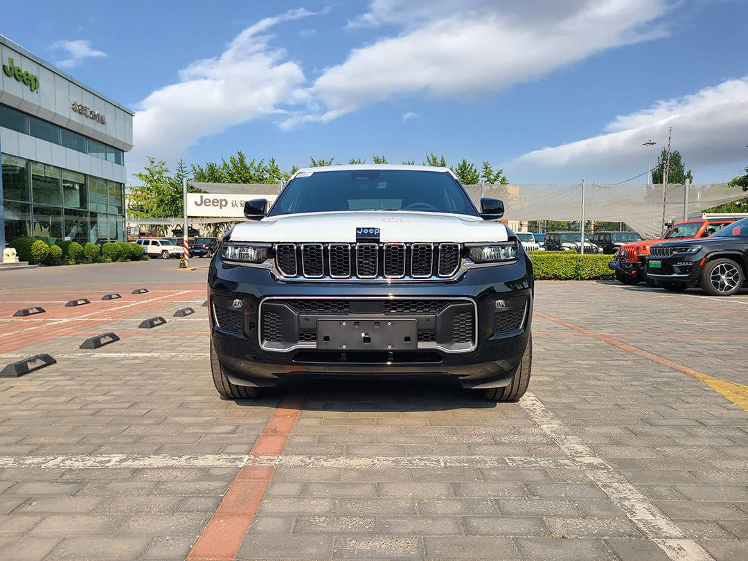 新款大切诺基降价20万元!巅峰版版54.99,远峰版46.