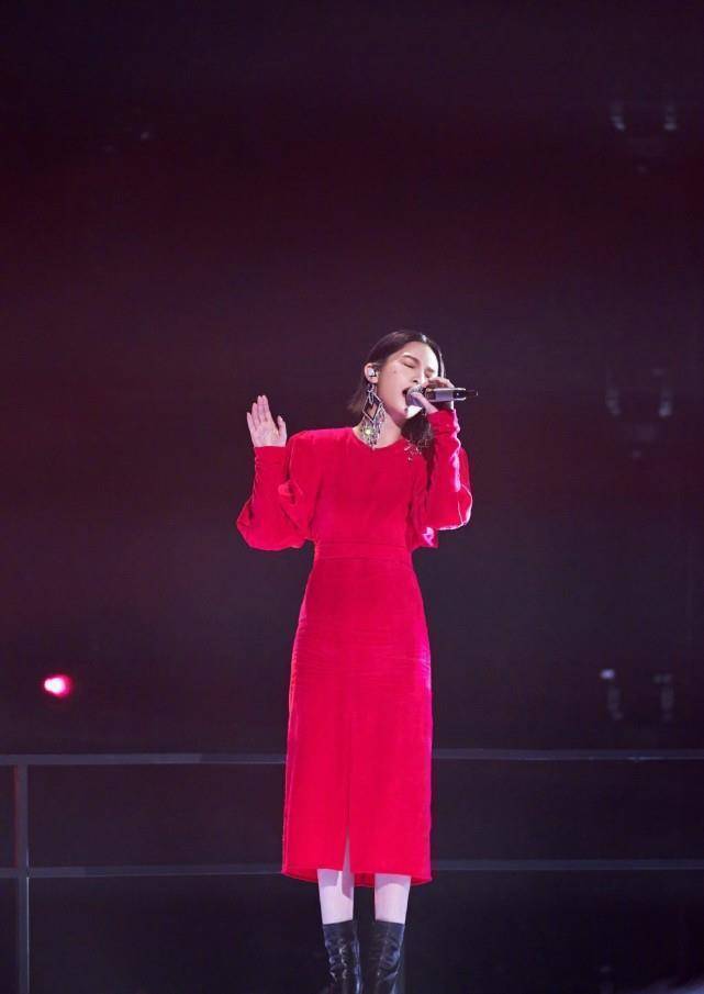 李荣浩破坏与杨丞琳约定为妻子订制专属麦克风上面的缩写太有心