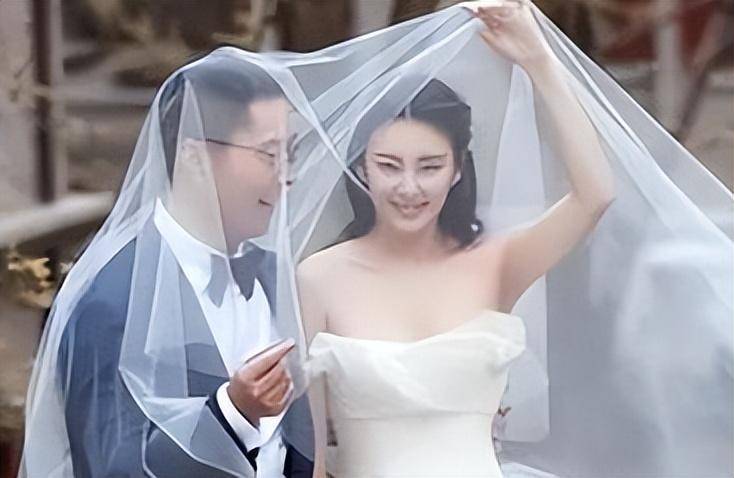 张雨绮4段彪悍情史手撕前夫掌掴汪小菲到最后小鲜肉傍身