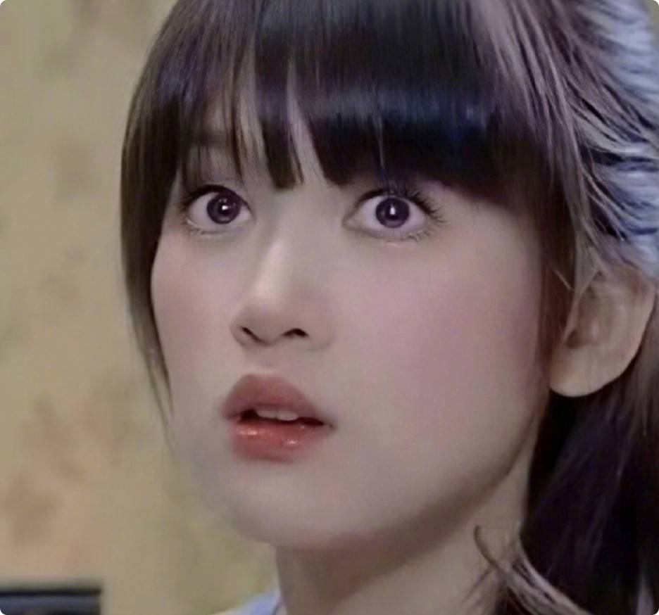 电视剧《琉璃苣女孩》中的陈欣怡再度火爆出圈,陈乔恩在剧中饰演的