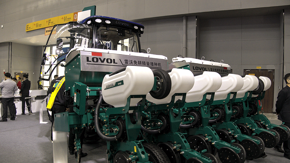 科技赋能大国粮安潍柴雷沃全域全场景解决方案闪耀2024春季展