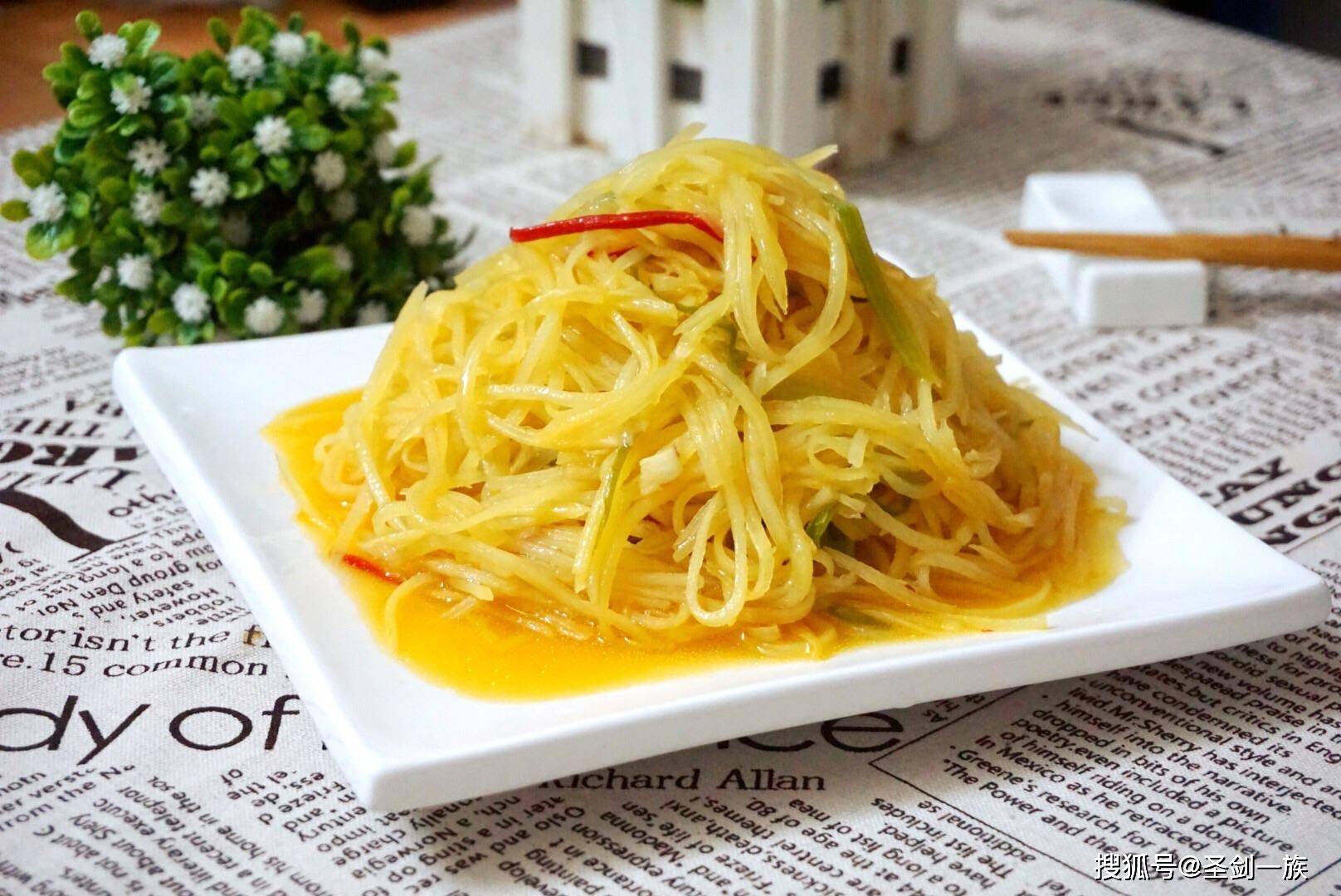 蒜2瓣,盐适量,醋适量,食用油适量制作过程:1,土豆去皮洗净,切成细丝