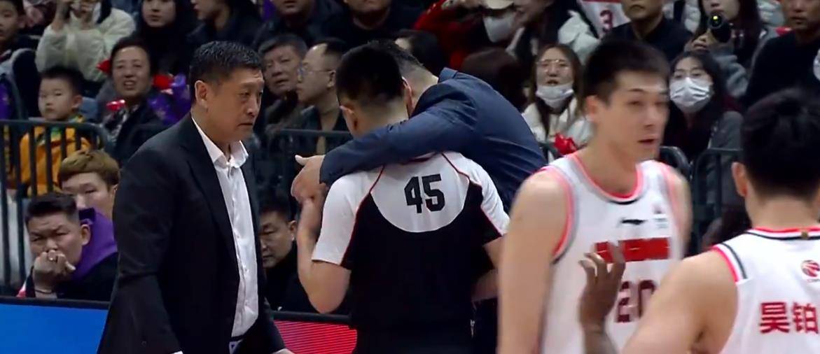 威姆斯天神下凡华南虎涉险过关裁判员有待提高