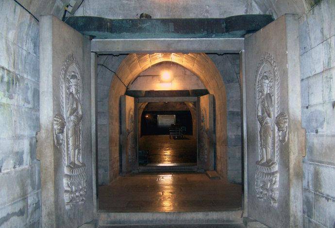 原创直击光绪皇帝陵墓下葬不久就被盗掘考古挖开后有一个惊喜发现