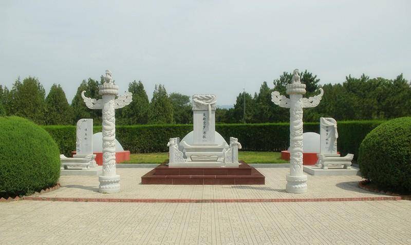 【溥仪的墓地】1967年10月17日凌晨,溥仪在北京去世,终年61岁.