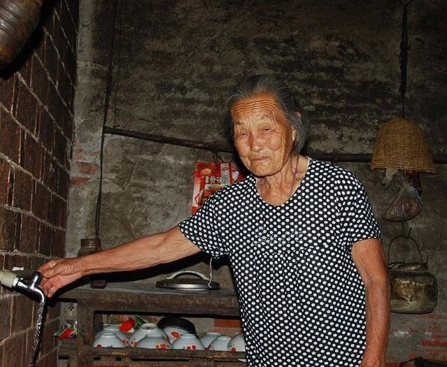 原创陈秀英近亲结婚连生8胎3猴娃50年未出村104岁仍硬撑