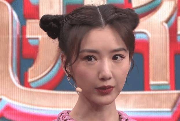 现在的节目都很喜欢让年轻的艺人加入来提升关注度,除了宋茜这样专业