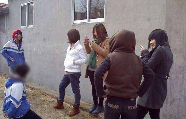 原创原创15岁休学少女离家出走十多天无音信上学期间曾被人打300耳光