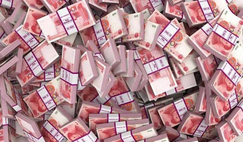 原创2015年俩小偷入室盗窃一掀床板发现162万巨额现金结果如何