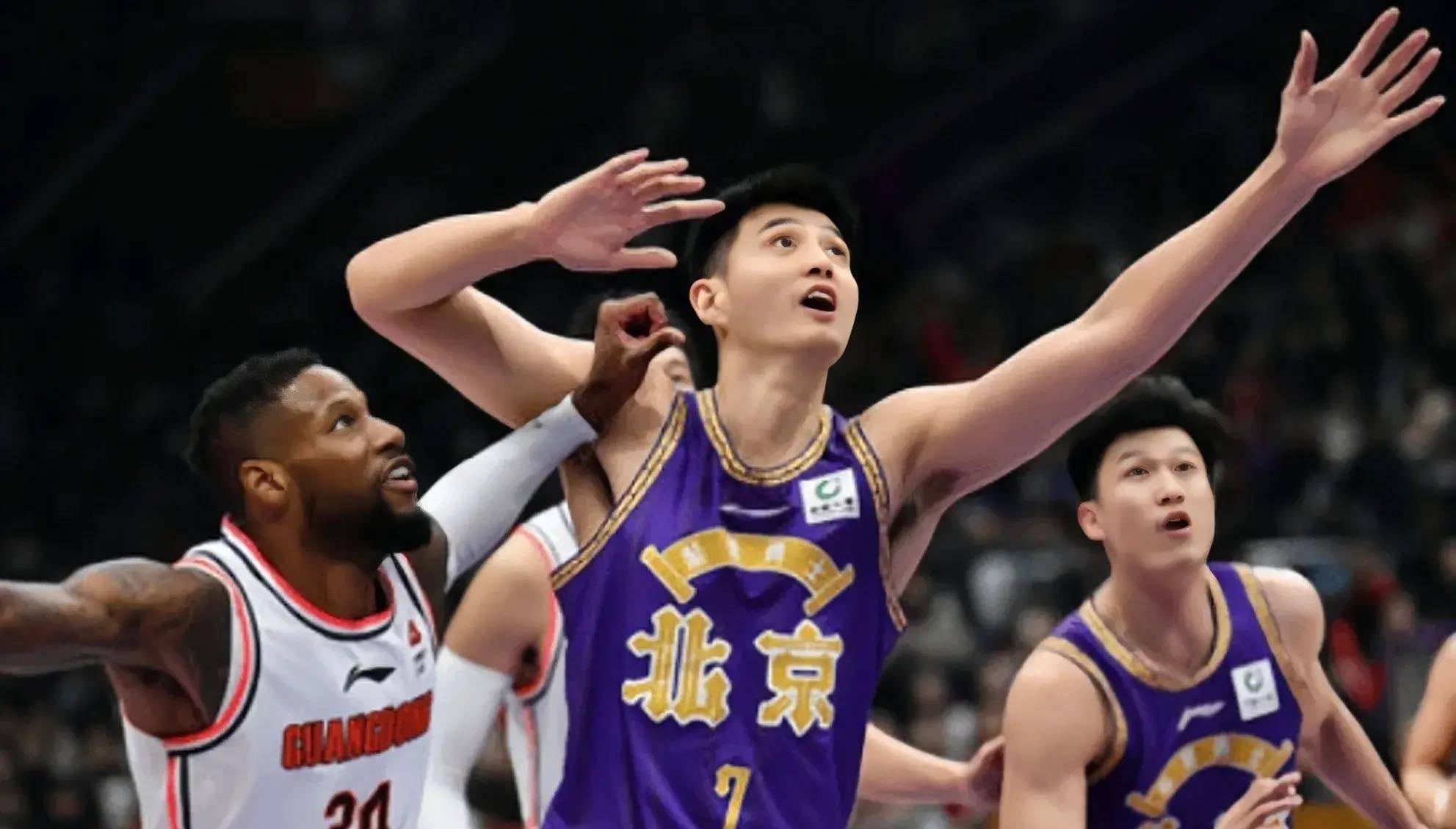 他年轻10岁广东今年锋线问题就解决了,只要别伤冠军真的是大概率的了!