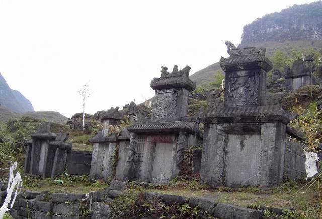 原创广西凤腾山无字碑古墓竟是中国唯一一个民族的陵园