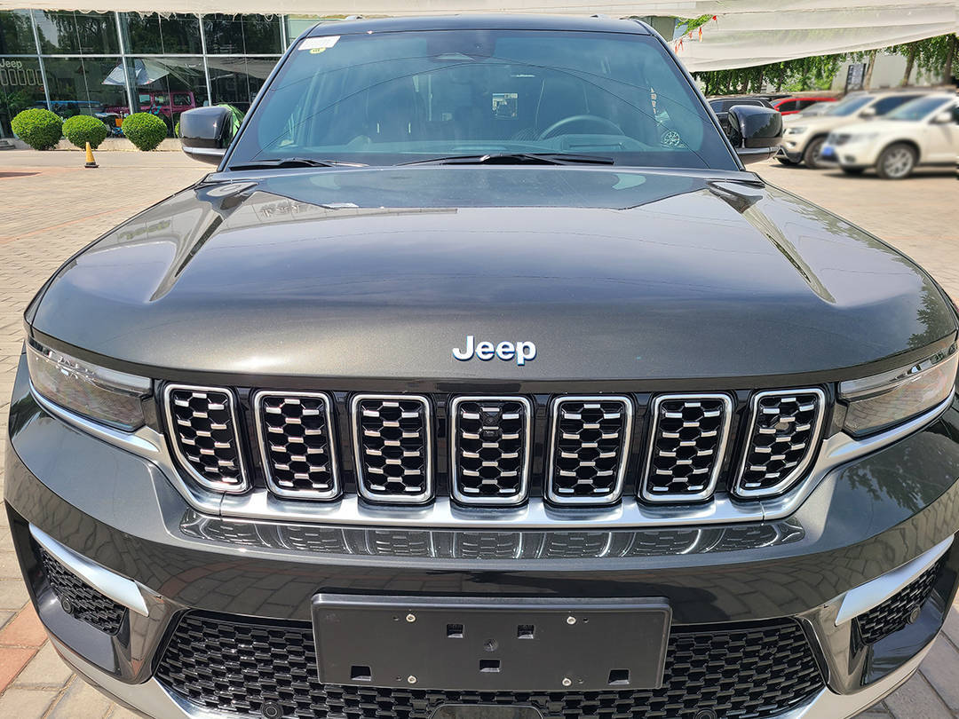 新款大切诺基降价20万元!巅峰版版54.99,远峰版46.