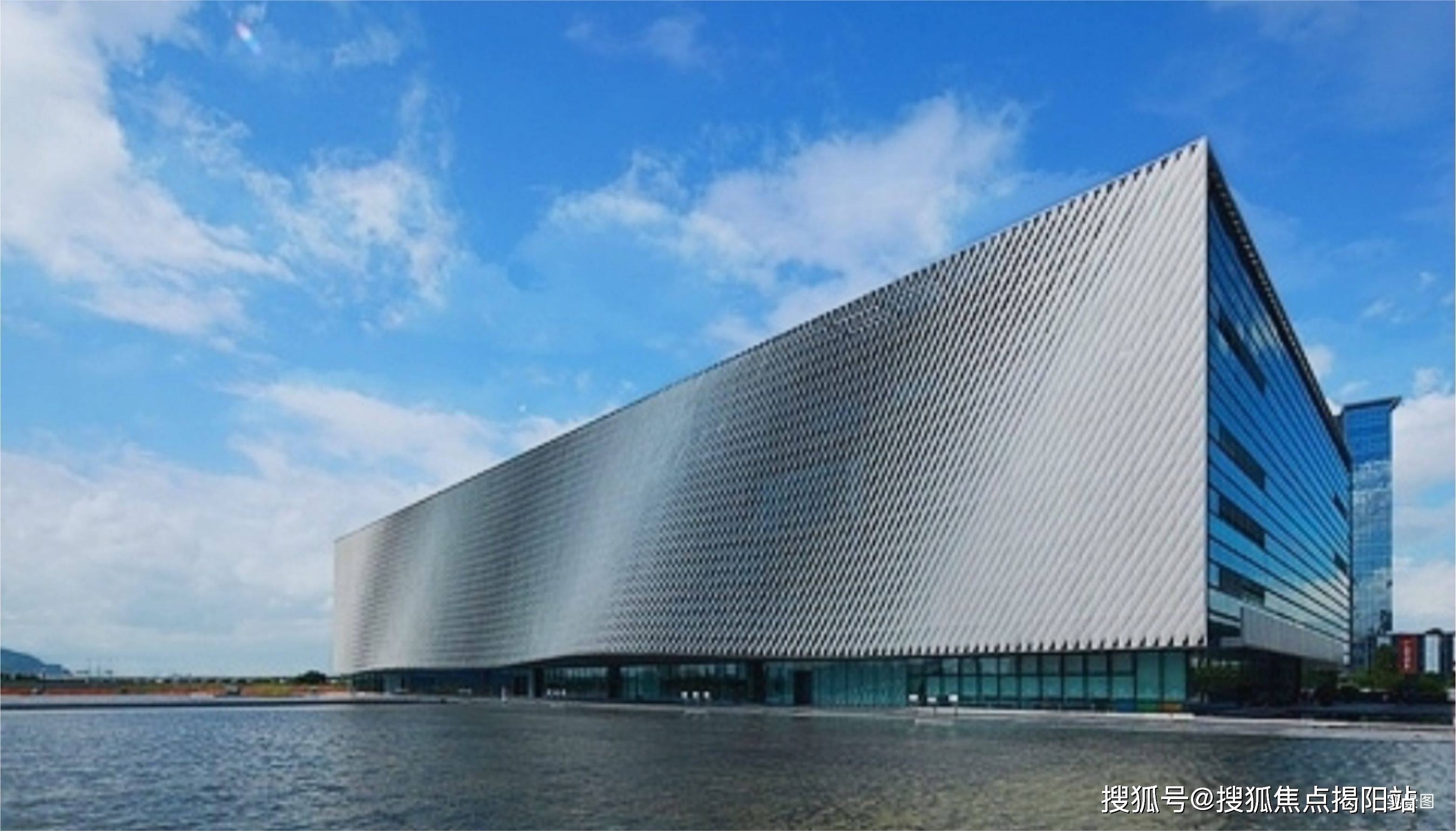 项目配建幼儿园,步行可达碧海小学,海港小学,红树林外国语小学,及海湾