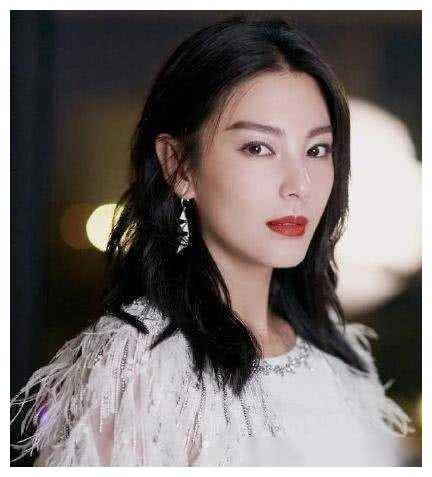 原创黄晓明发6000元红包张雨绮送50万化妆品宁静却给出了什么呢