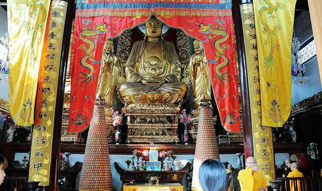 先说这佑民寺铜佛,佑民寺是南昌东湖东岸(现在八一公园北)的一座佛寺