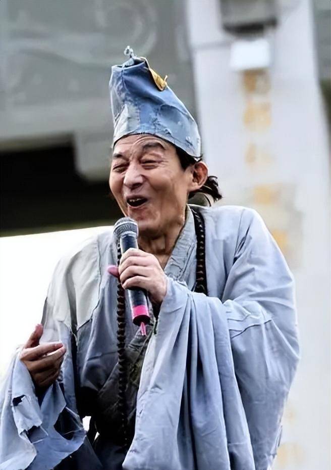 游本昌追妻写一麻袋情书,好的爱情就是1 1>2,他才是最痴的男人_尤本昌