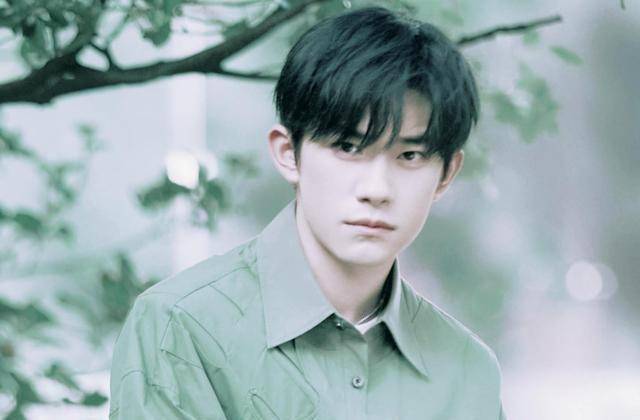 原创15岁被当成龙套20岁却成了主打宣传还好易烊千玺够争气