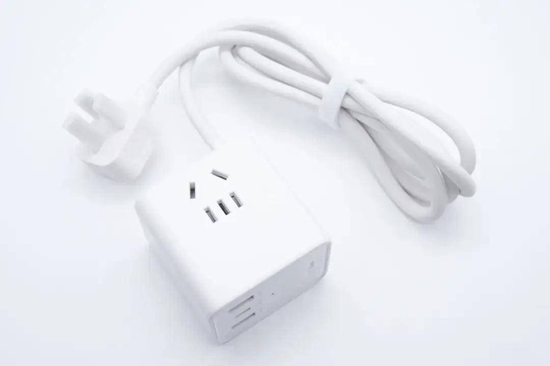 同时还配备2a1c三个输出接口,均支持33w荣耀scp超级快充.支持