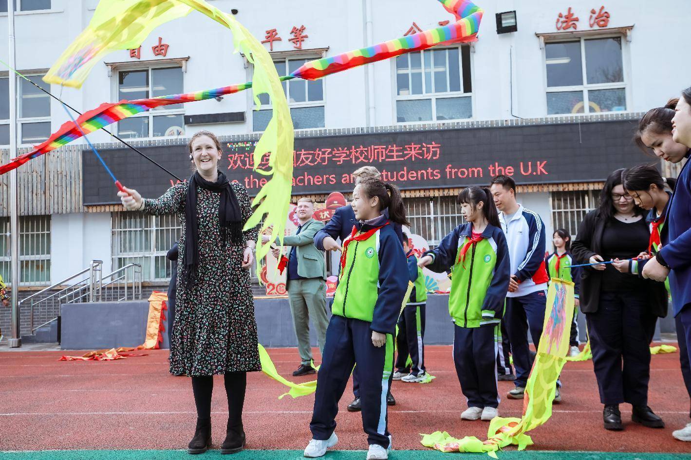 河北保定:中英青少年交流回访活动在县学街小学举行_教育_莲池_合作