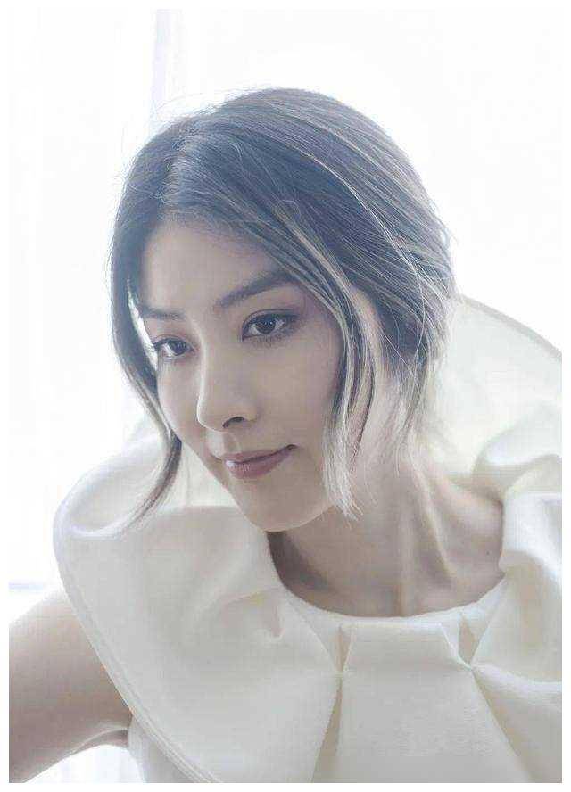 陈慧琳身价百亿,出身豪门,一生只爱一个人,零绯闻._明星_背景_才华